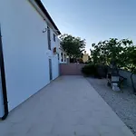 Ema Apartment Vir