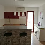 Ema Apartment *