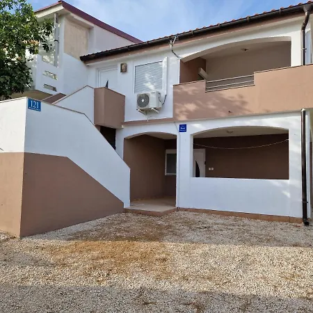 Apartment Ema