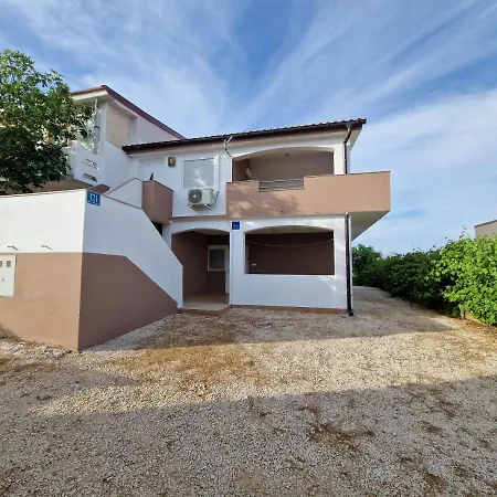 Ema Apartment Vir