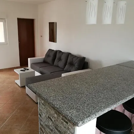 Ema Apartment Vir